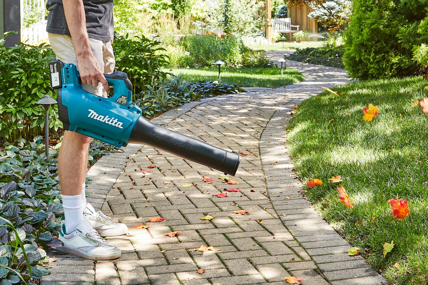 8 Best Leaf Blowers for Small Yards in 2026
