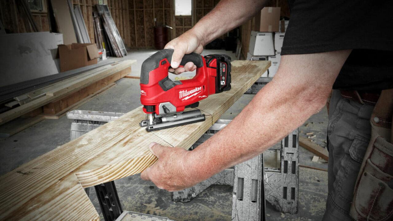 8 Best Cordless Jigsaws for Wood Cutting in 2026